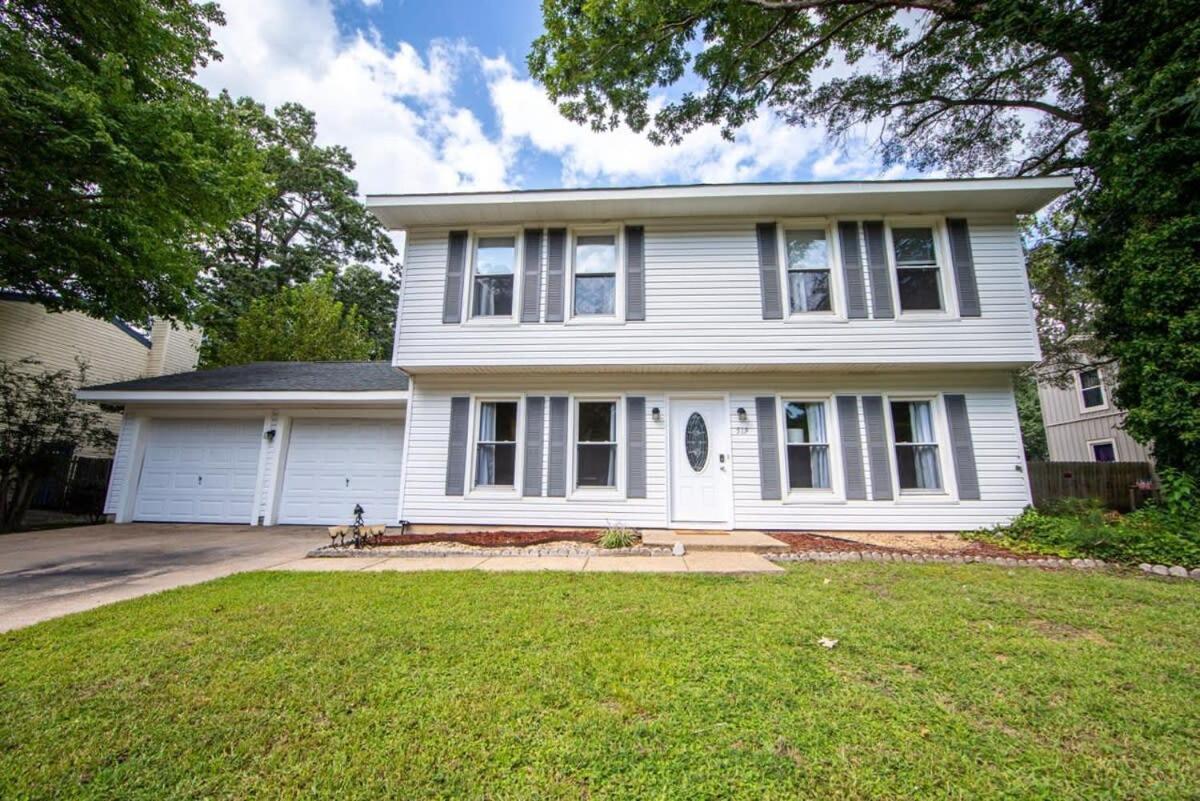 Sojourn Tree Lined Streets Newport News Villa Екстериор снимка